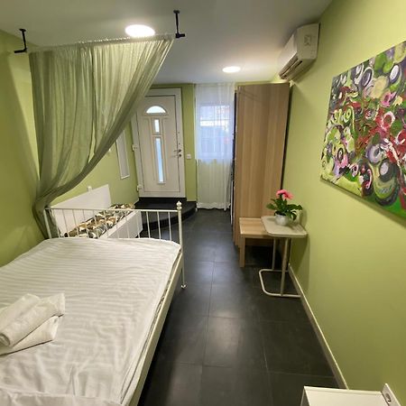 Nirvana'S Compact Studio Lägenhet Thessaloníki Exteriör bild